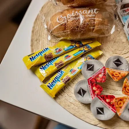 Alojamento de Acomodação e Pequeno-almoço Giro Nel Catânia